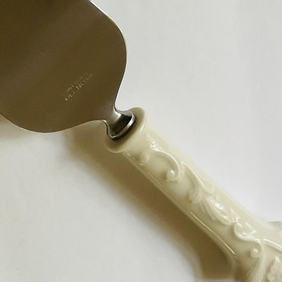 VINTAGE Lenox Cake/Pie "Wedding Promises" Server NWOT - Picture 4 of 4